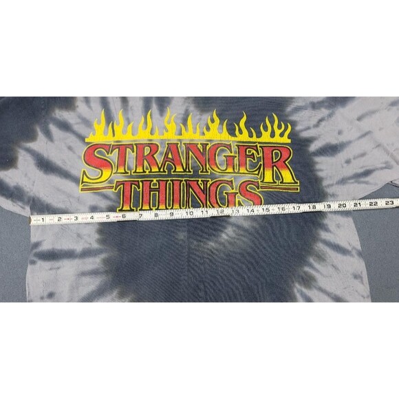 Stranger Things Flame Title Gray Tie Dye Shirt Size Large Retro 80s Graphic - Picture 4 of 6